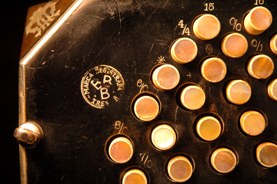 3B logo on a Meinel & Herold BBB Bandoneon.