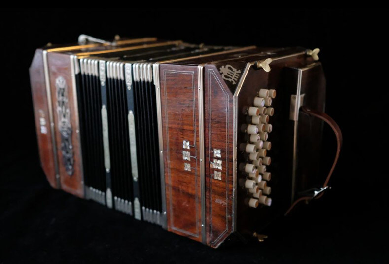 Gebrüder Meinel Bandoneon restored by Christoph Pass (Alma Bandoneon, Germany).