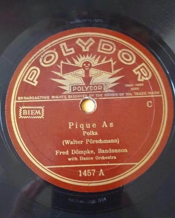 Cover of a record where Fred Dömpke plays bandoneon , the score is written by Walter Porschmann.